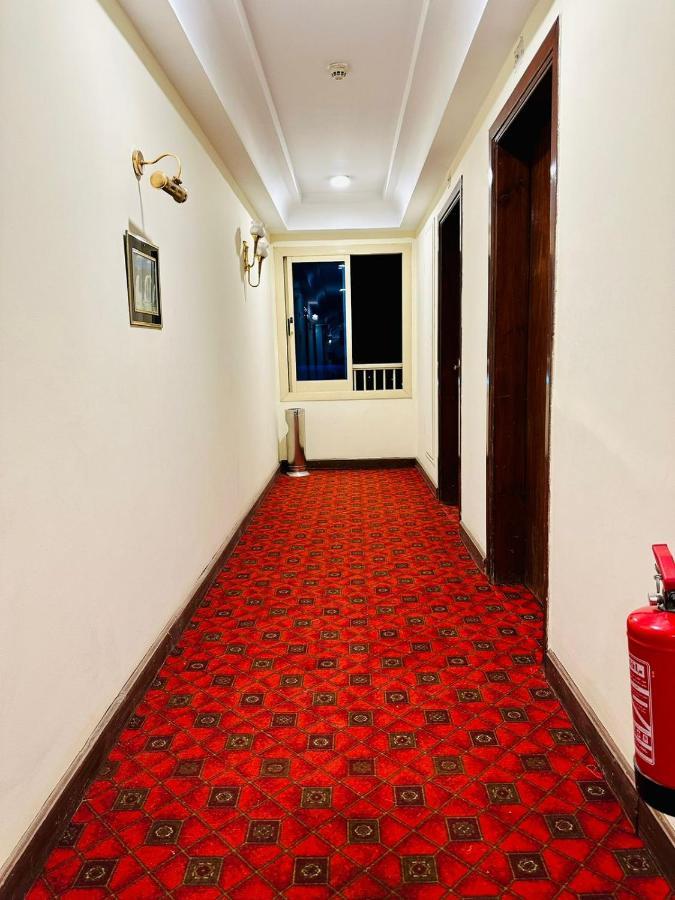 Queens Valley Hotel Louxor Extérieur photo