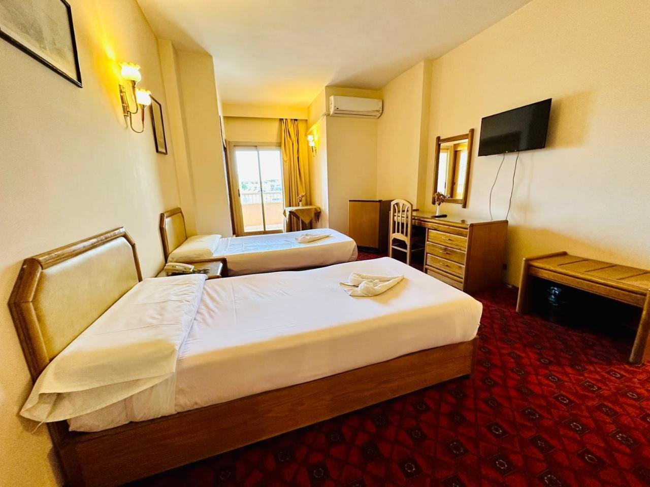 Queens Valley Hotel Louxor Extérieur photo