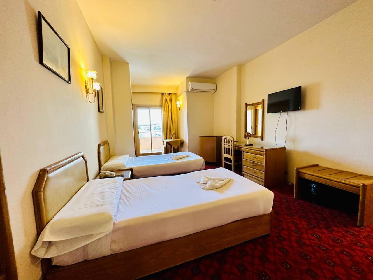 Queens Valley Hotel Louxor Extérieur photo