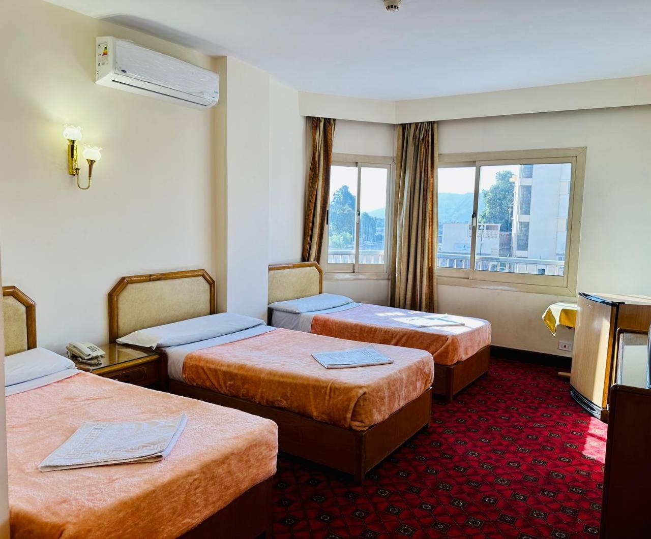 Queens Valley Hotel Louxor Extérieur photo