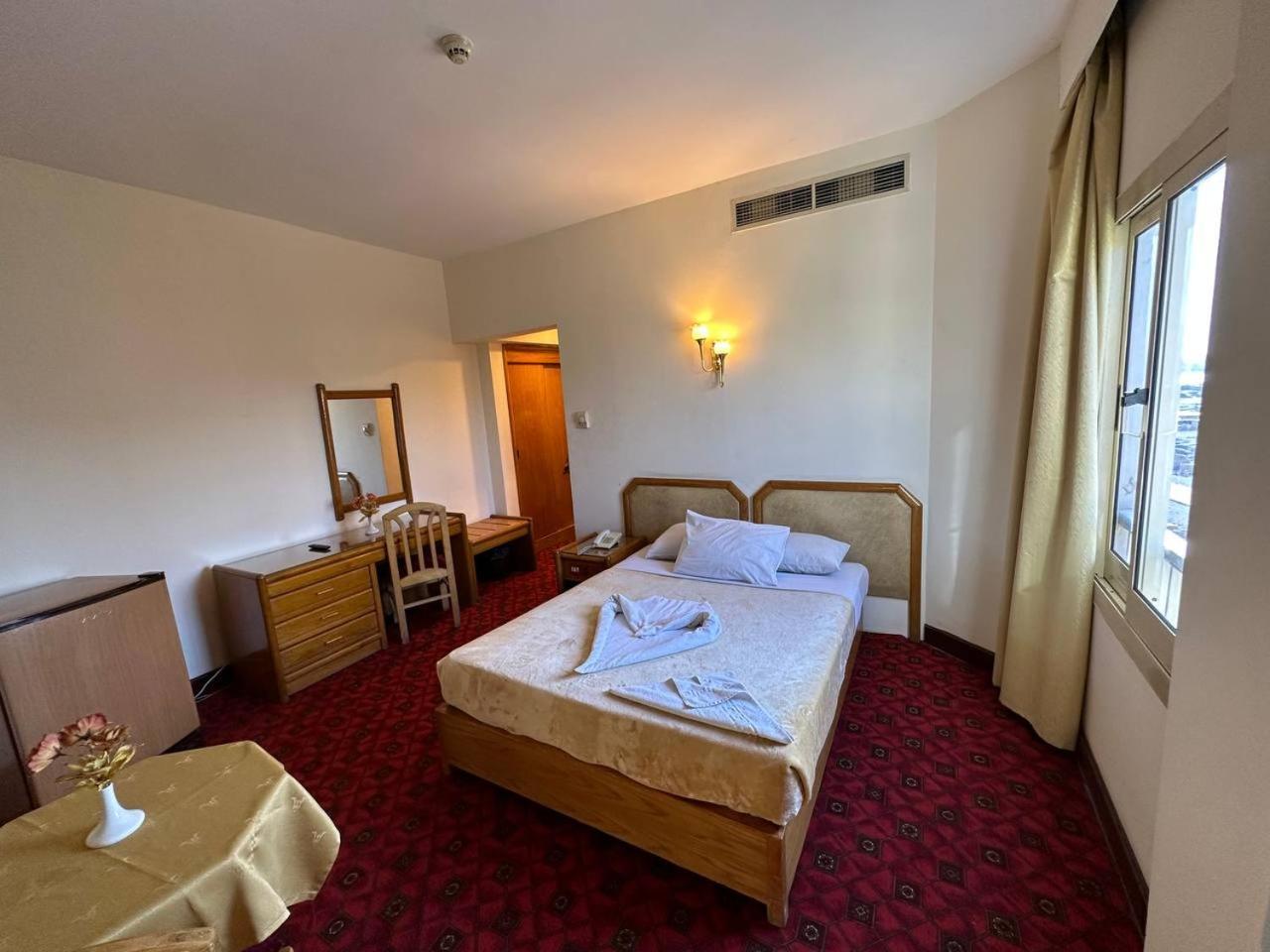 Queens Valley Hotel Louxor Extérieur photo