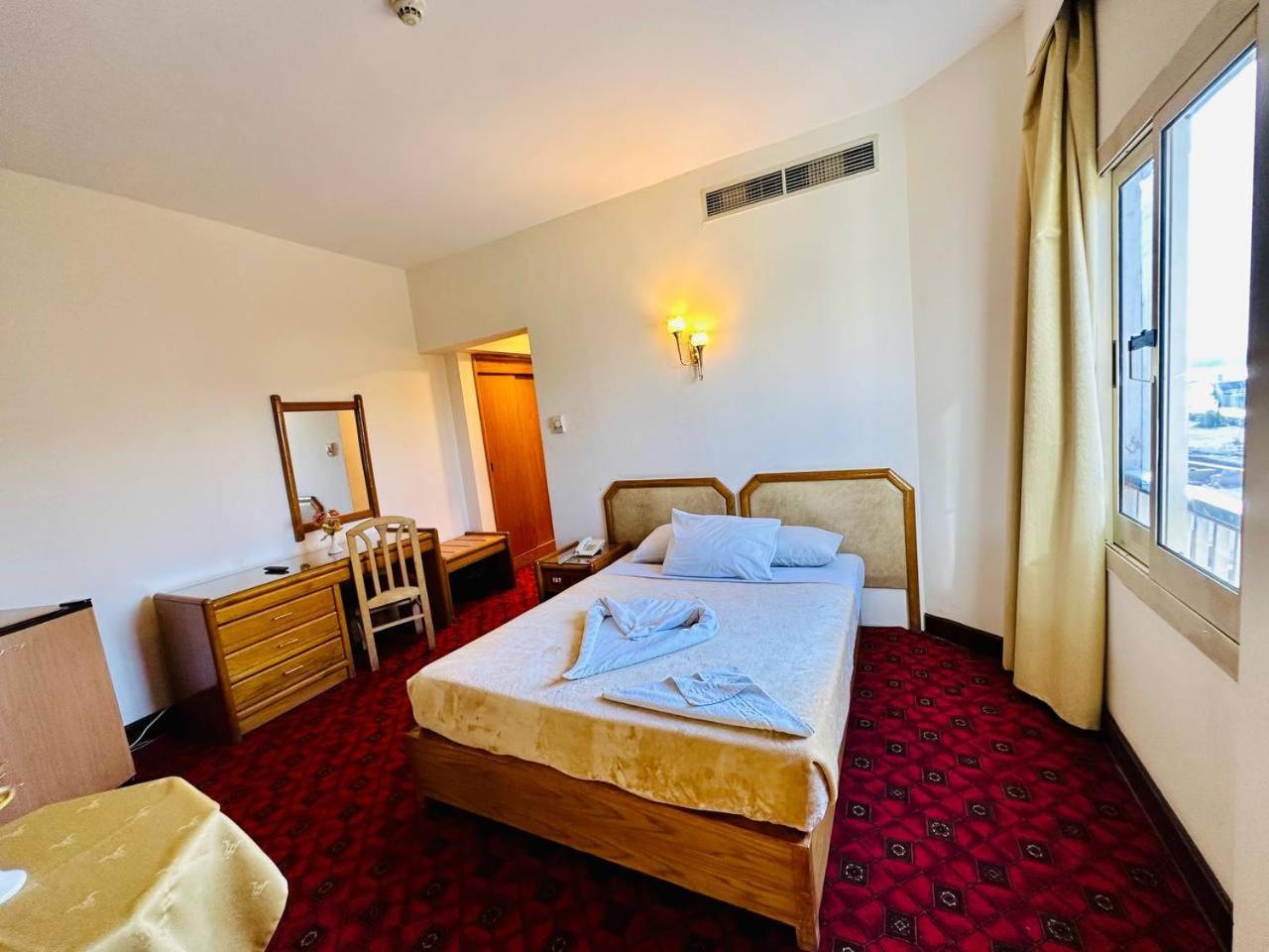 Queens Valley Hotel Louxor Extérieur photo