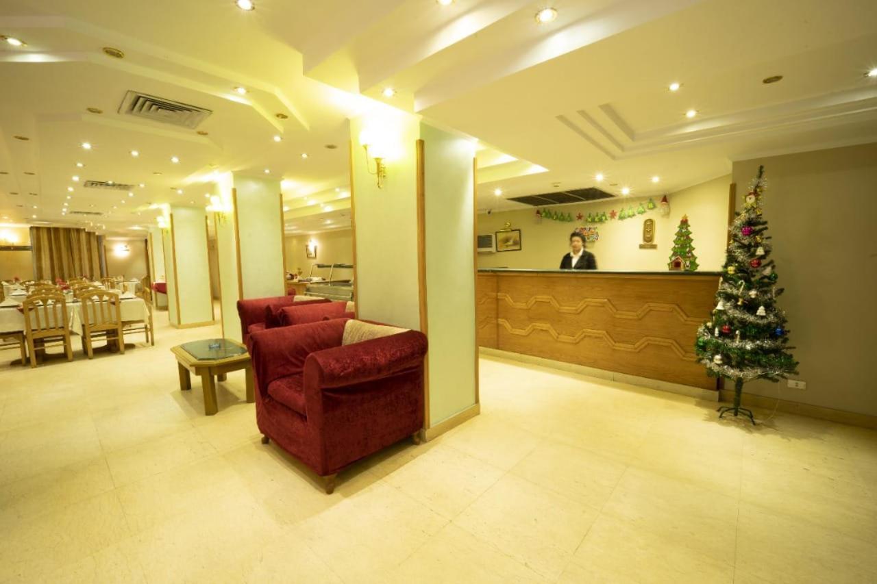 Queens Valley Hotel Louxor Extérieur photo