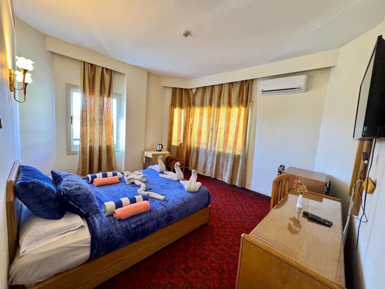 Queens Valley Hotel Louxor Extérieur photo