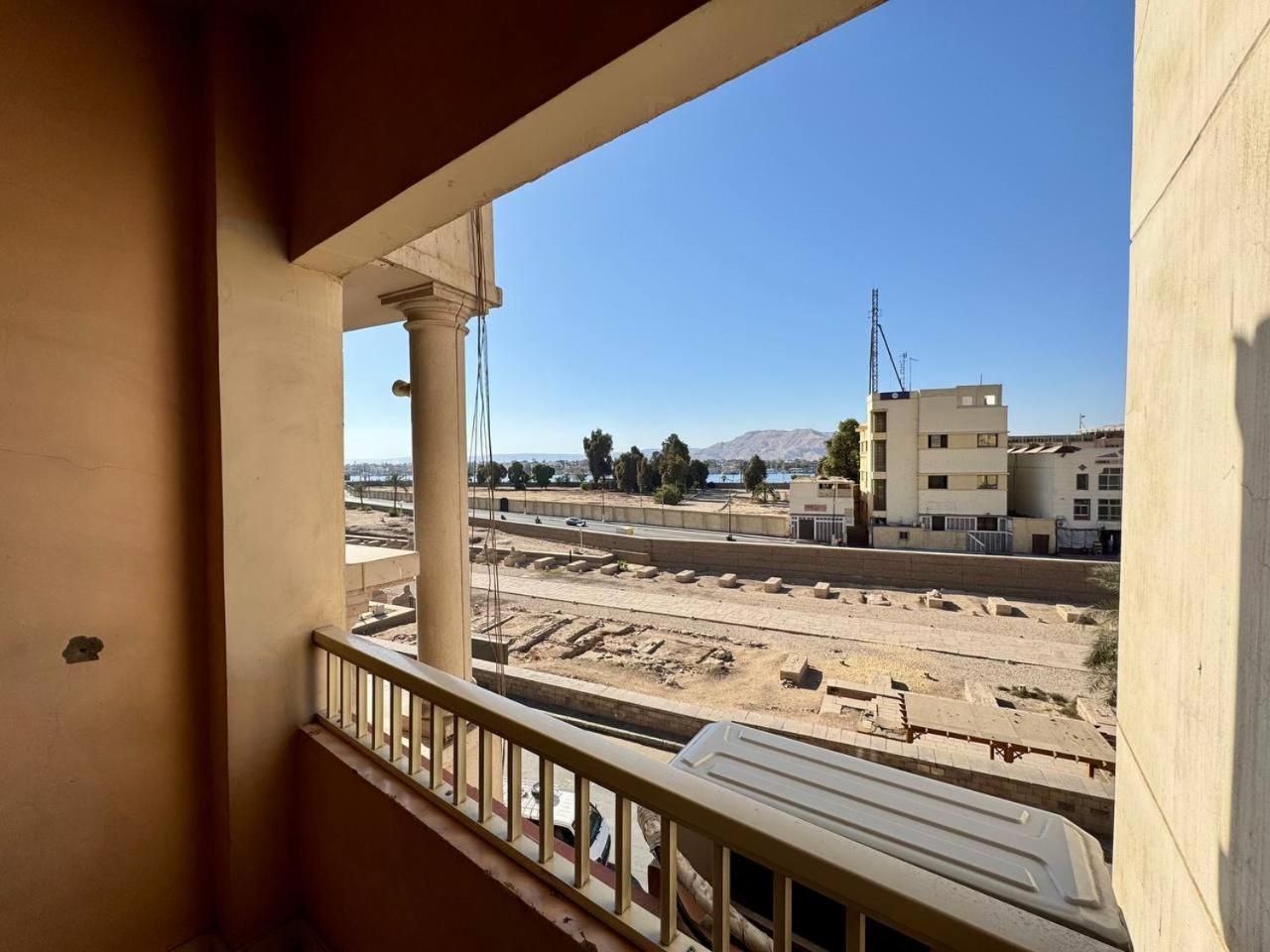 Queens Valley Hotel Louxor Extérieur photo